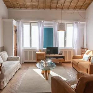 https://appartement-lumineux-et-charmant-centre-davignon-wifi-gratuit.fr-provencehotel.com